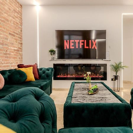 Luxury Living: Smart 2Br Apartment At Unirii Square Бухарест Экстерьер фото