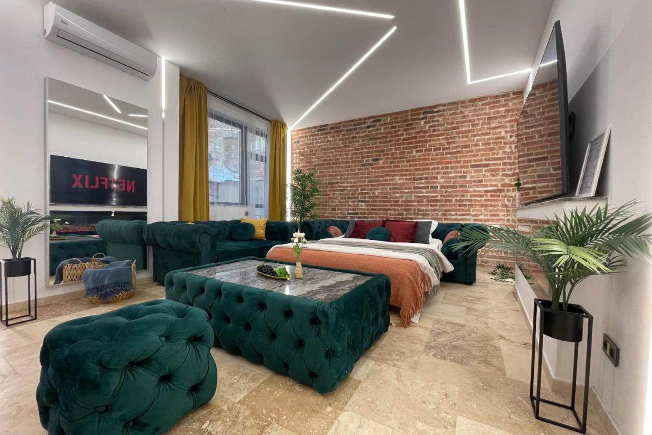 Luxury Living: Smart 2Br Apartment At Unirii Square Бухарест Экстерьер фото