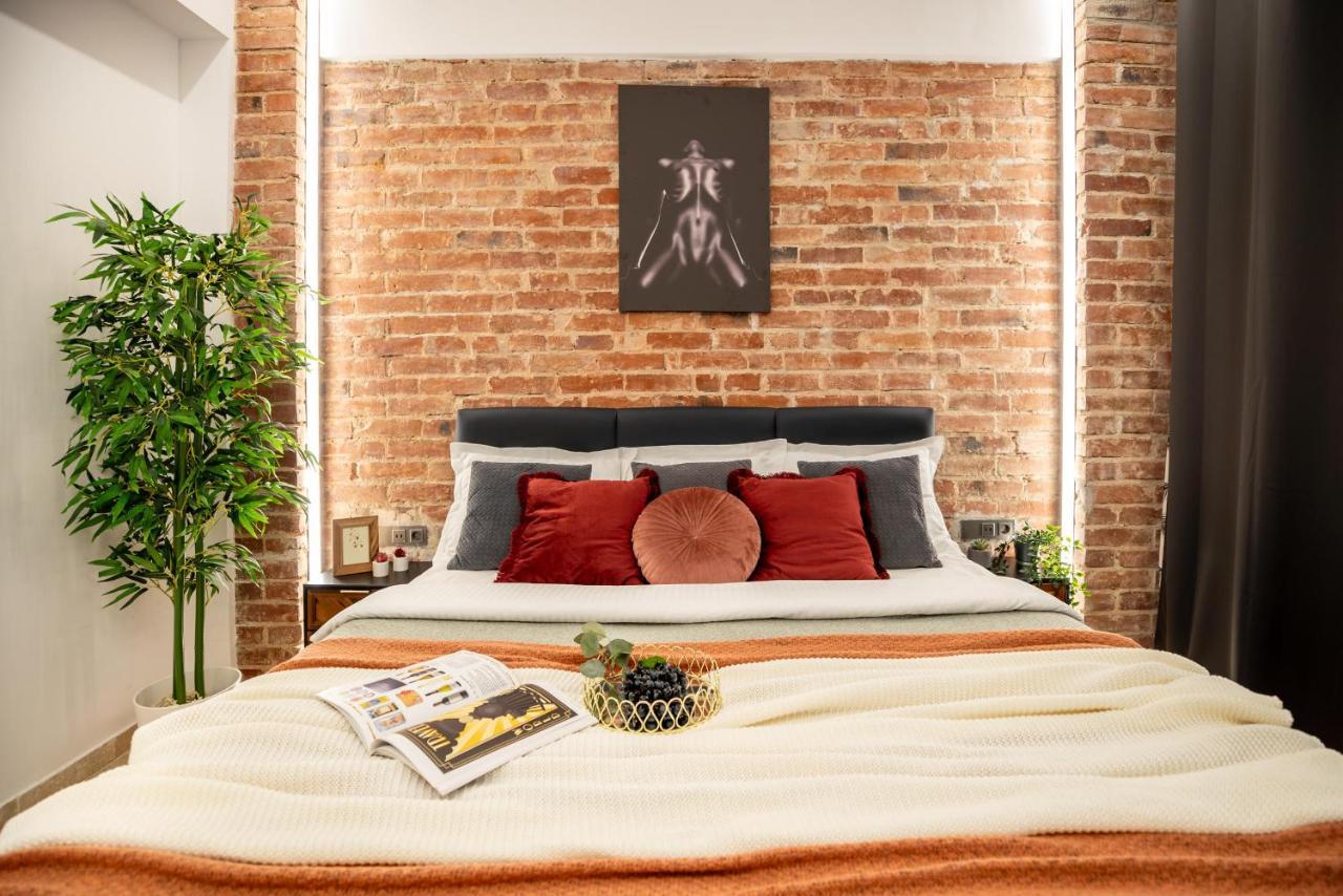 Luxury Living: Smart 2Br Apartment At Unirii Square Бухарест Экстерьер фото