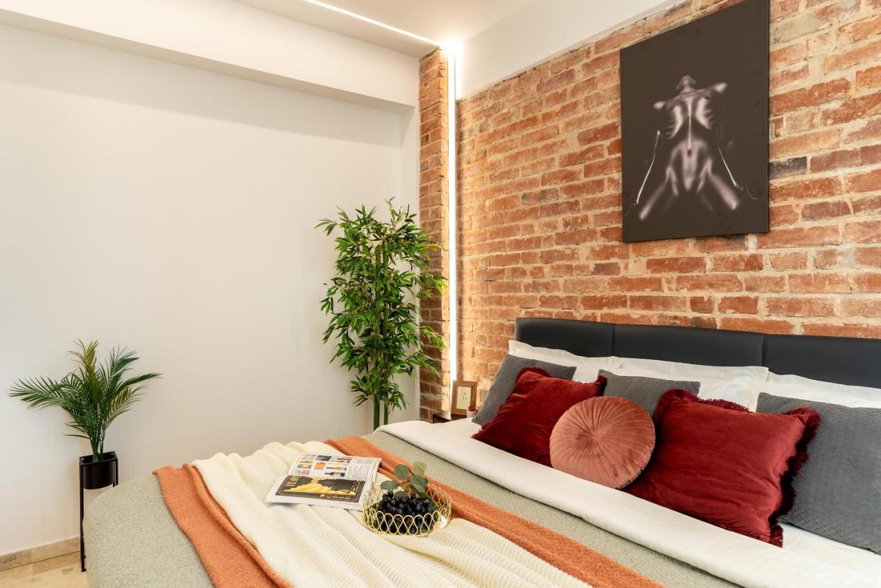 Luxury Living: Smart 2Br Apartment At Unirii Square Бухарест Экстерьер фото