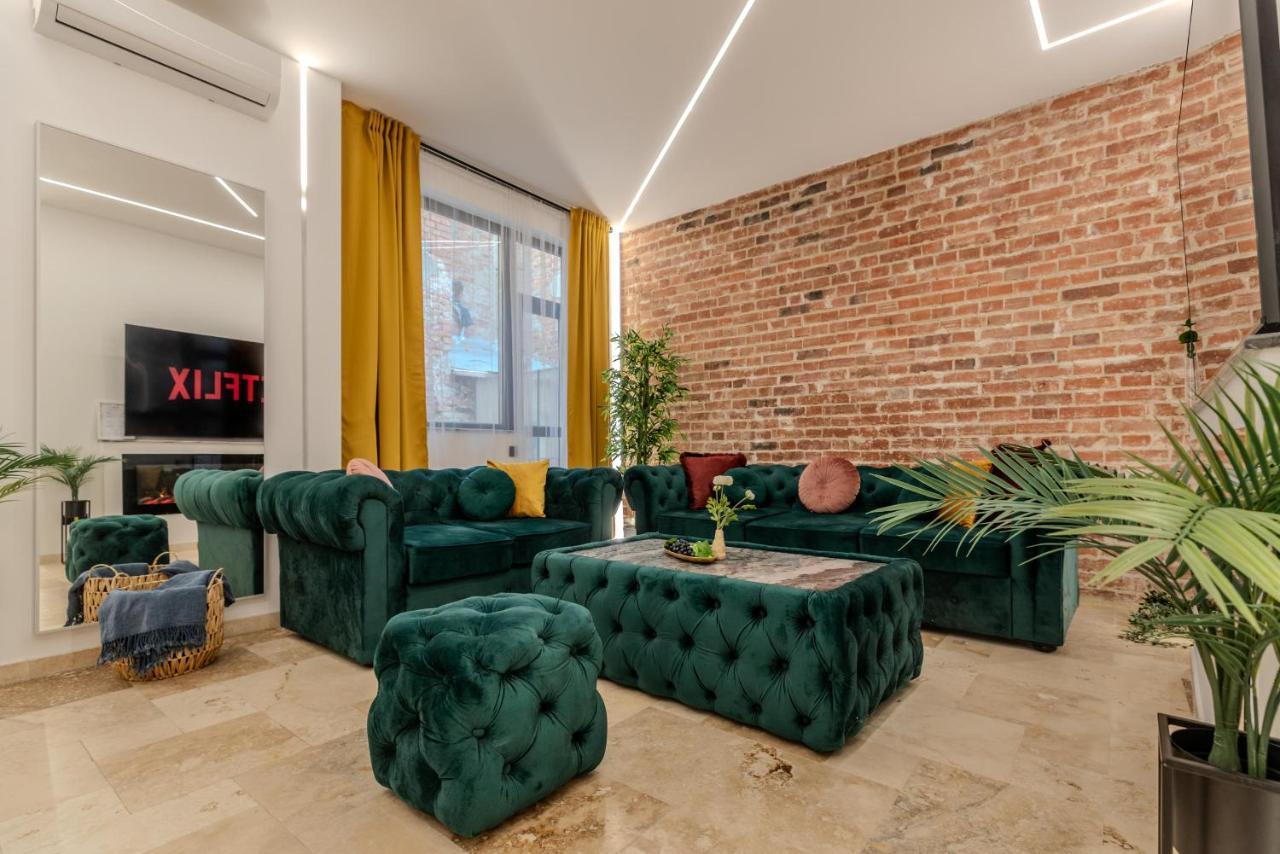 Luxury Living: Smart 2Br Apartment At Unirii Square Бухарест Экстерьер фото
