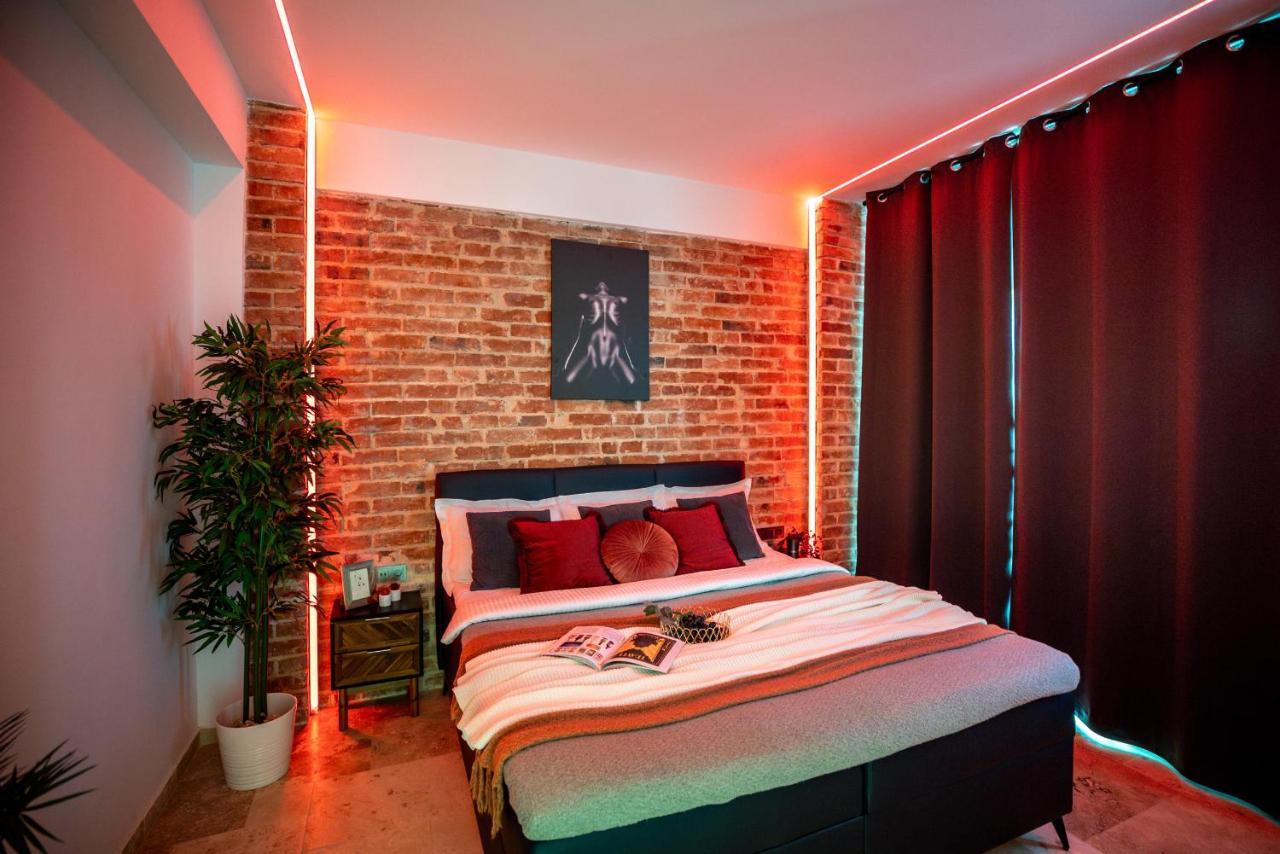 Luxury Living: Smart 2Br Apartment At Unirii Square Бухарест Экстерьер фото