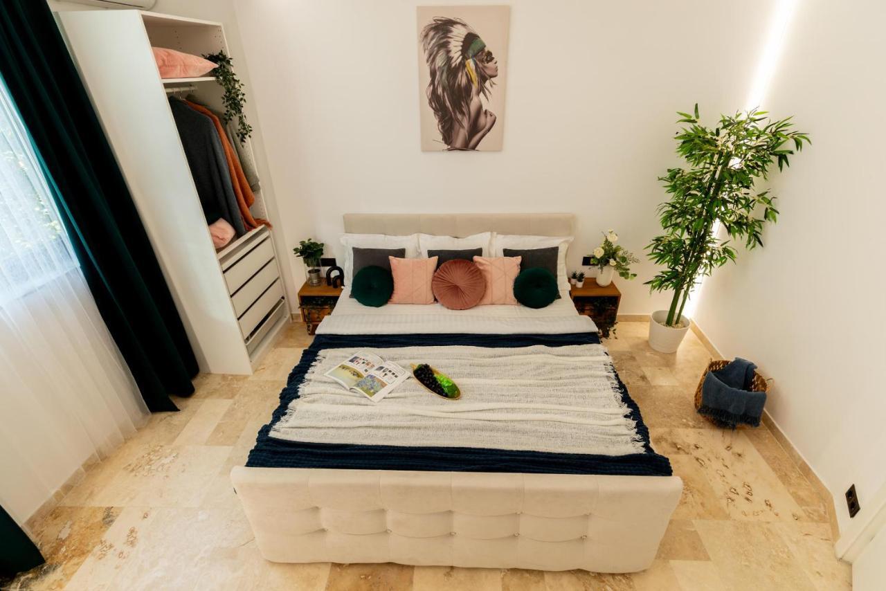 Luxury Living: Smart 2Br Apartment At Unirii Square Бухарест Экстерьер фото