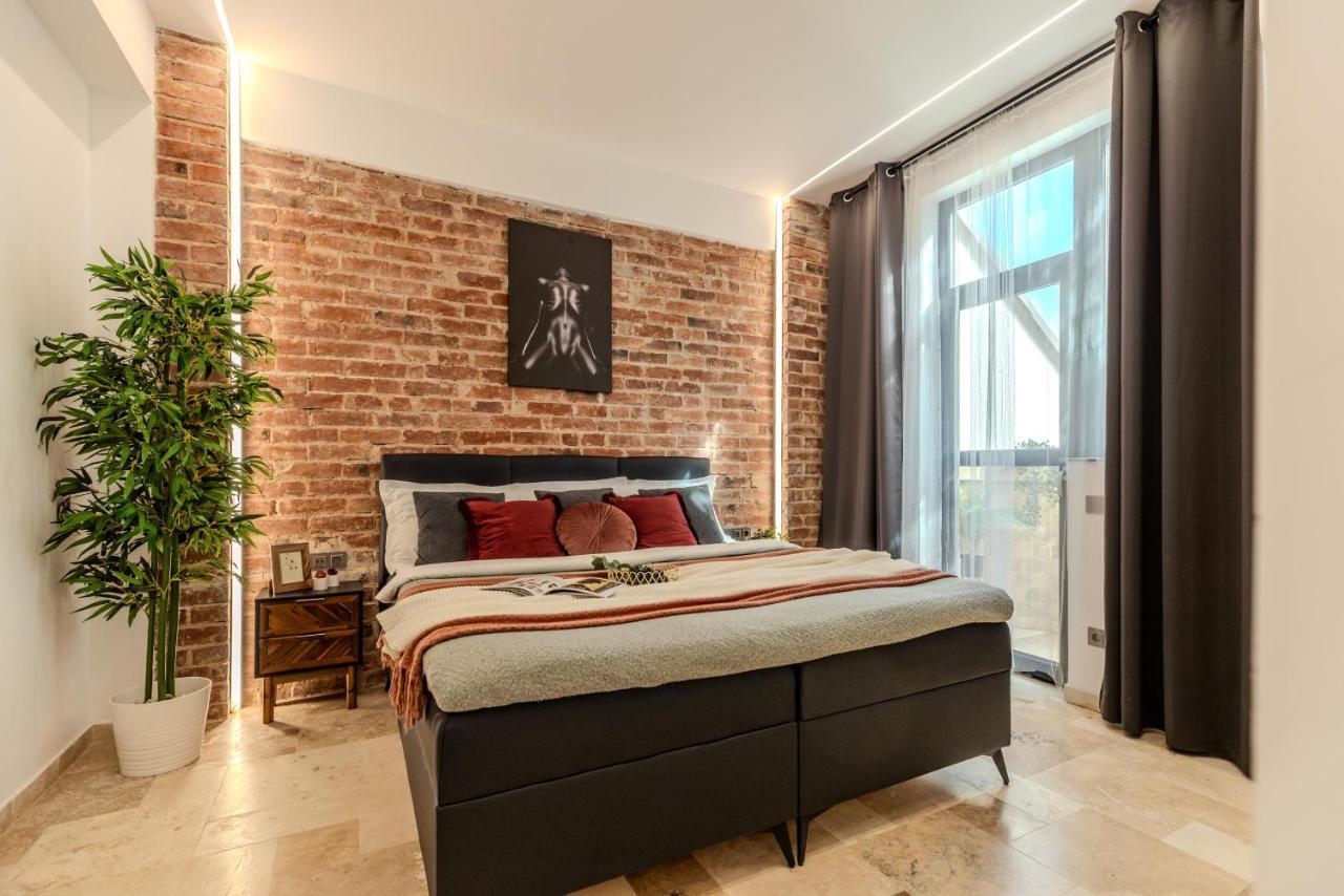 Luxury Living: Smart 2Br Apartment At Unirii Square Бухарест Экстерьер фото