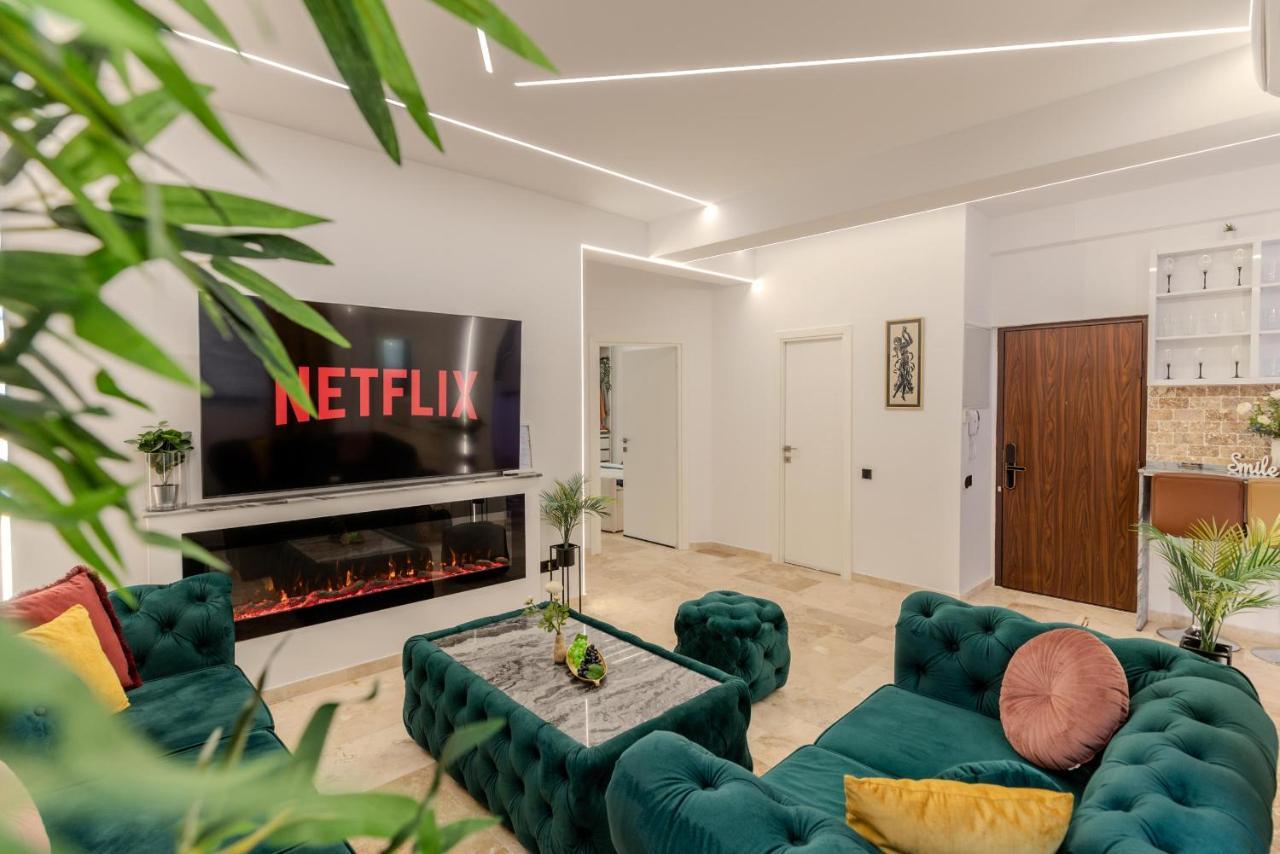 Luxury Living: Smart 2Br Apartment At Unirii Square Бухарест Экстерьер фото