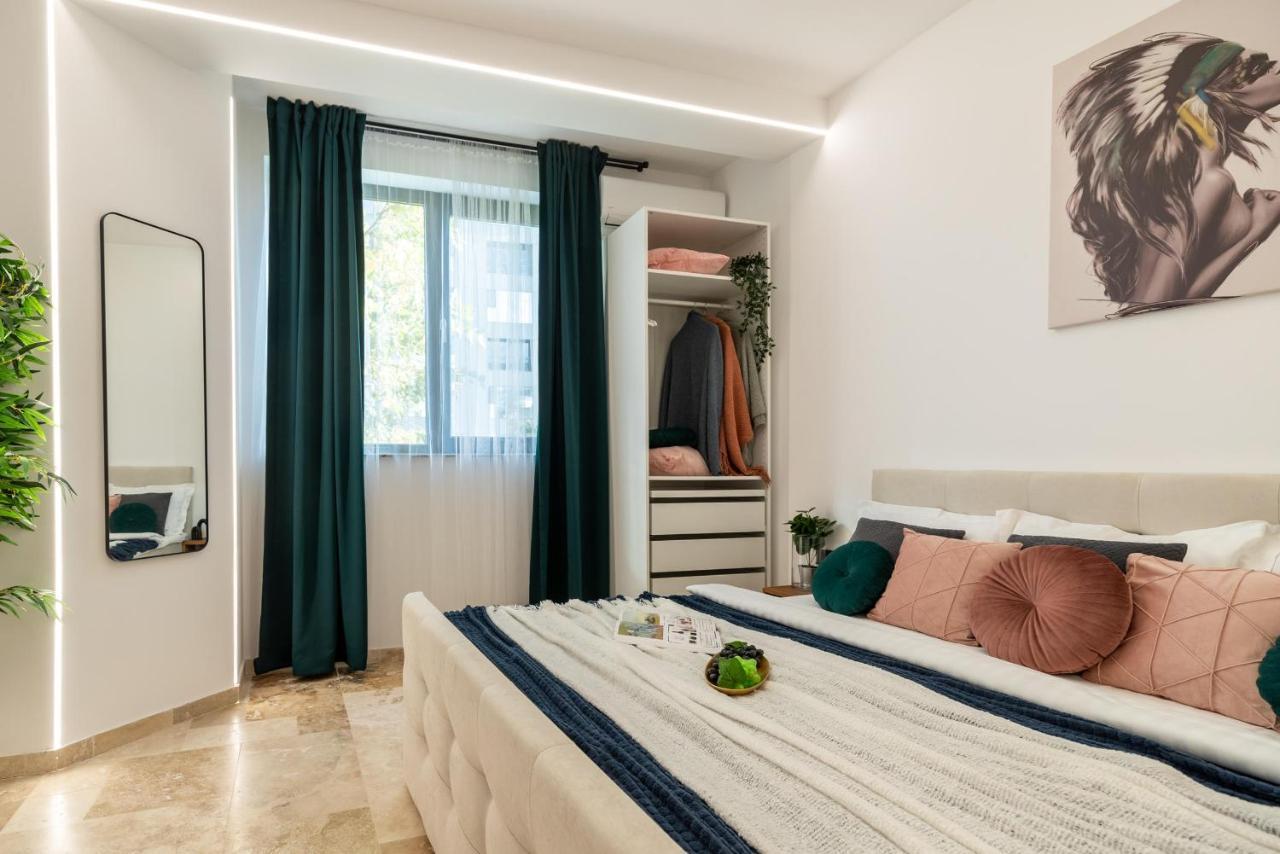 Luxury Living: Smart 2Br Apartment At Unirii Square Бухарест Экстерьер фото
