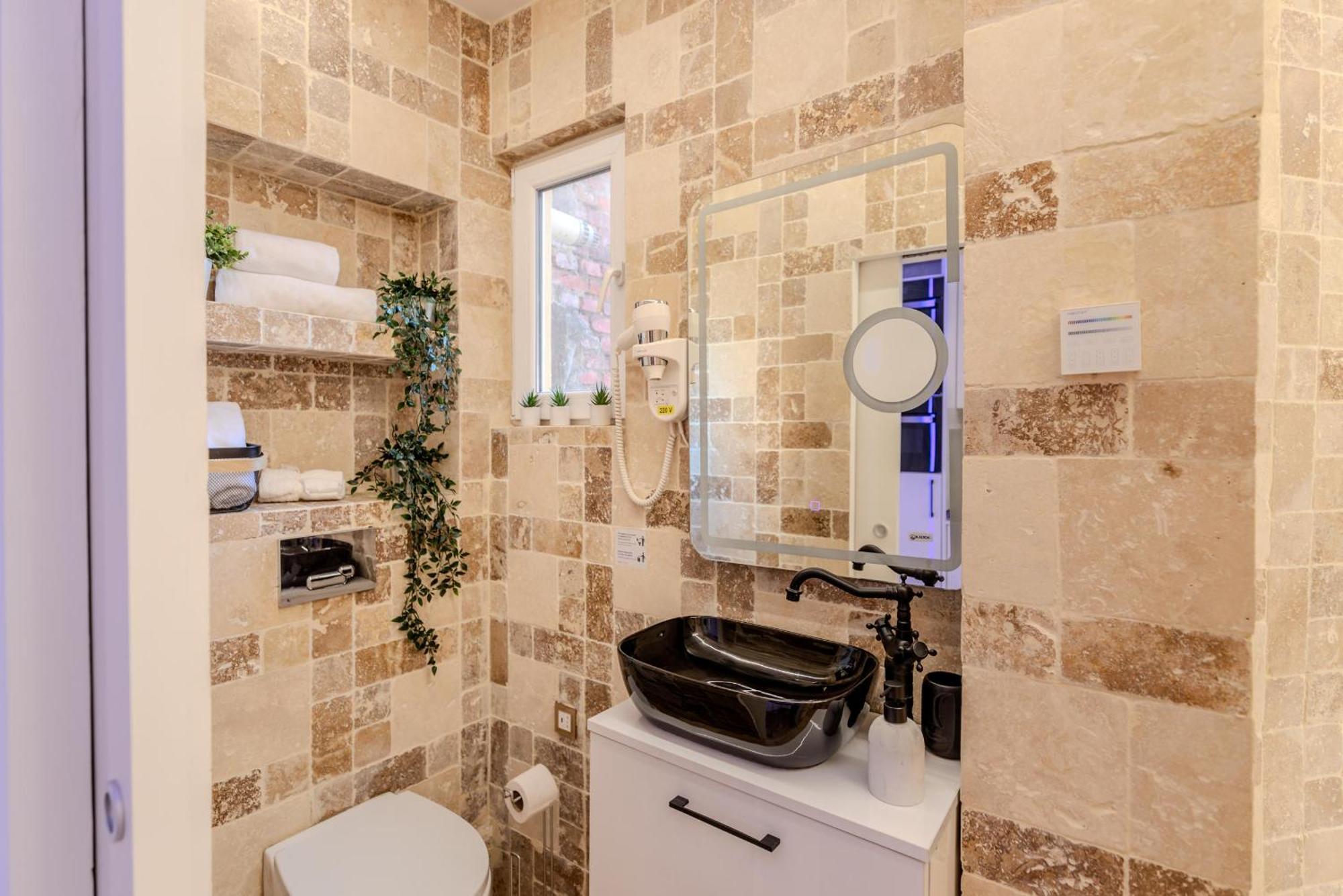 Luxury Living: Smart 2Br Apartment At Unirii Square Бухарест Экстерьер фото